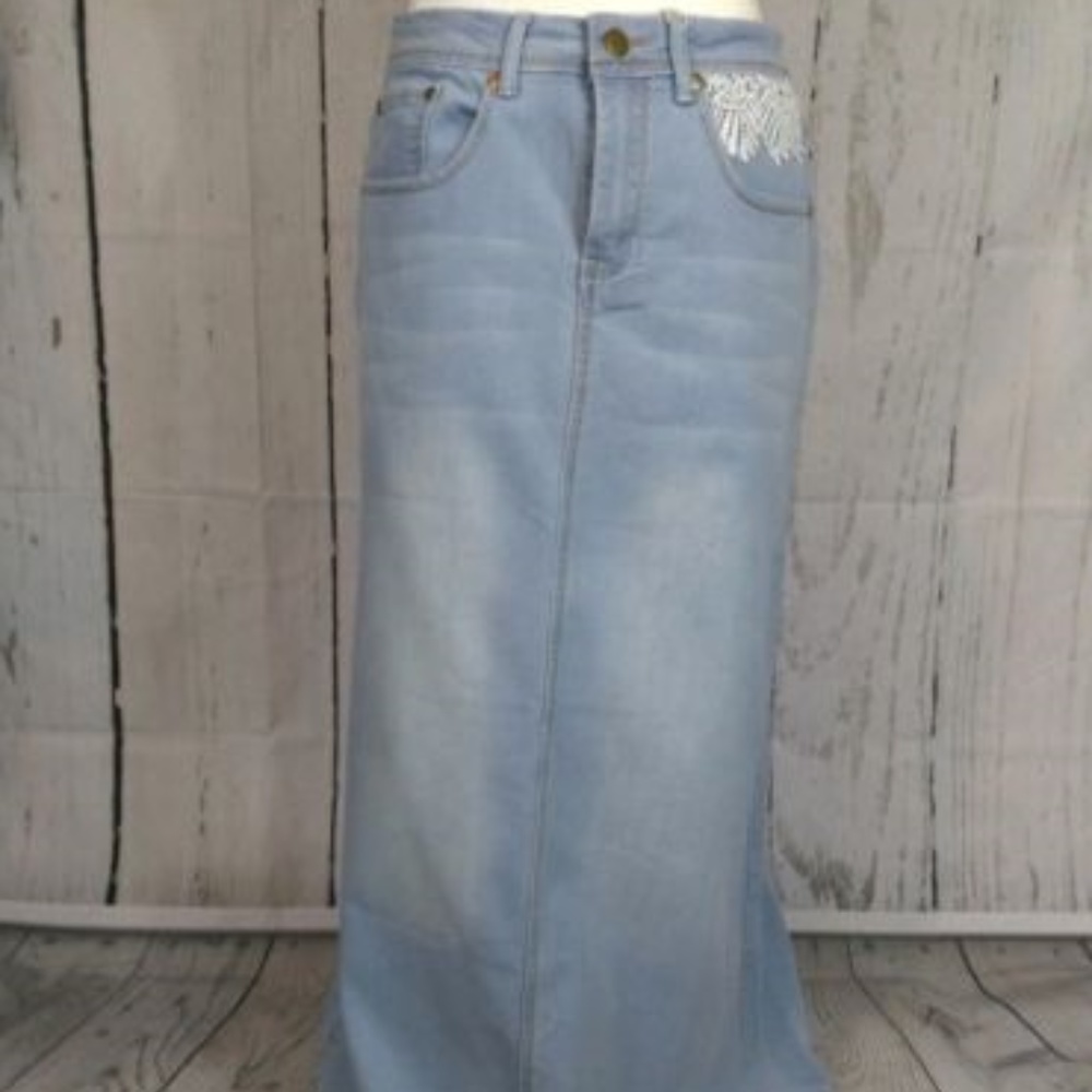 NWT denim light wash jean skirt lace holiday gift
